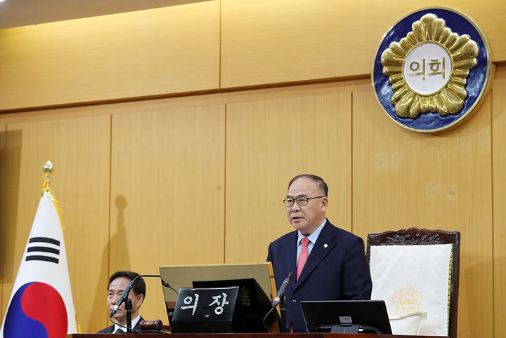 [서산=뉴시스] 5일 서산시의회 본회의장에서 열린 제303회 임시회 제1차 본회의에서 조동식 의장이 개회사를 하고 있다. (사진=서산시의회 제공) 2025.03.05. photo@newsis.com *재판매 및 DB 금지