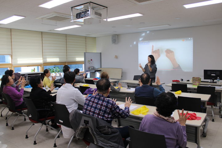 [대구=뉴시스] 대구 중구는 인지강화교실과 치매환자쉼터를 시작으로 올해 치매안심센터 프로그램 운영을 본격적으로 추진한다. (사진=대구 중구 제공) 2025.03.05. photo@newsis.com *재판매 및 DB 금지