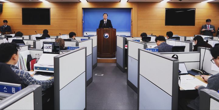 [세종=뉴시스] 전기찬 한국농수산식품유통공사(aT) 기획조정실장이 5일 정부세종청사에서 '2025년 주요 사업 추진 계획'을 발표하고 있다. (사진= aT 제공) *재판매 및 DB 금지