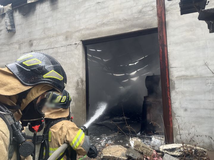 [상주=뉴시스] 자원재활용시설 화재. (사진은 기사 내용과 관련 없음). 2025..06.18 photo@newsis.com *재판매 및 DB 금지