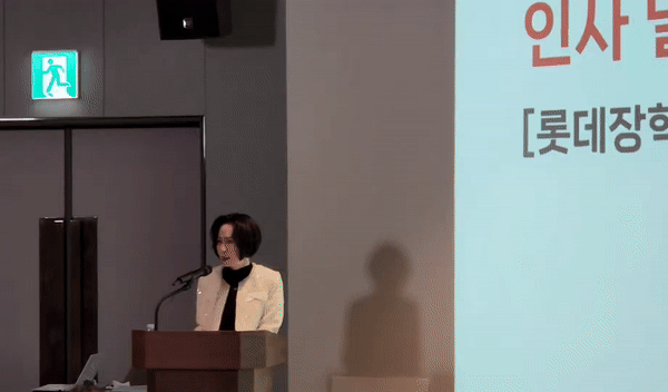 [서울=뉴시스] 이주혜 기자 = 5일 서울 송파구 롯데타워 신격호기념관에서 열린 '신격호 롯데 꿈! 드림(DREAM) 탈북민 지원 사업 전달식'에서 장혜선 롯데장학재단 이사장이 인사말을 하고 있다. 2025.03.05 *재판매 및 DB 금지