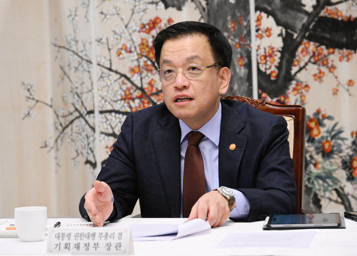 [서울=뉴시스] 최진석 기자 = 최상목 대통령 권한대행 부총리 겸 기획재정부 장관이 5일 서울 종로구 정부서울청사에서 열린 대외경제현안간담회에서 발언하고 있다. (사진=기획재정부 제공) 2025.03.05. photo@newsis.com *재판매 및 DB 금지