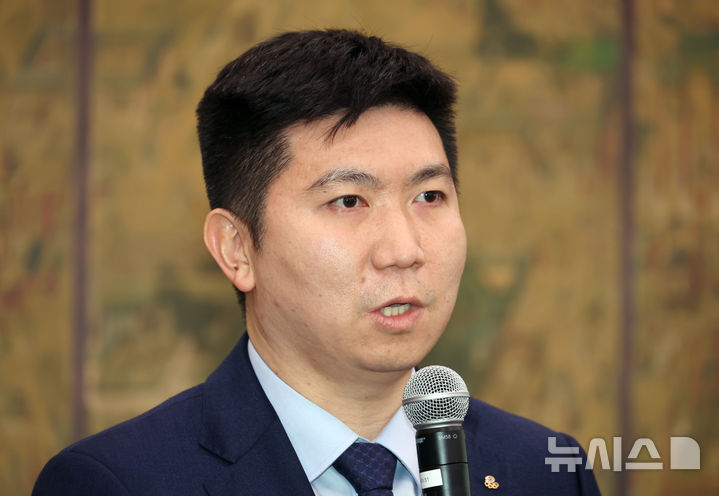 [서울=뉴시스] 고승민 기자 = 유승민 대한체육회장이 5일 서울 여의도 국회에서 열린 제423회 국회(임시회) 문화체육관광위원회 제1차 전체회의에서 인사말을 하고 있다. 2025.03.05. kkssmm99@newsis.com