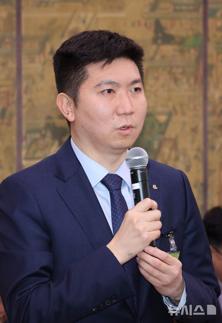 [서울=뉴시스] 고승민 기자 = 유승민 대한체육회장이 5일 서울 여의도 국회에서 열린 제423회 국회(임시회) 문화체육관광위원회 제1차 전체회의에서 인사말을 하고 있다. 2025.03.05. kkssmm99@newsis.com