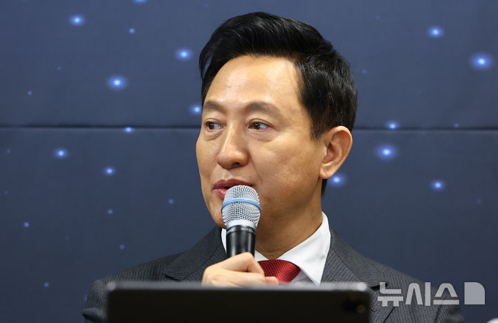 [서울=뉴시스] 황준선 기자 = 오세훈 서울시장이 5일 서울 여의도 서울 핀테크 랩에서 열린 핀테크 스타트업 간담회에서 발언하고 있다. 2025.03.05. hwang@newsis.com