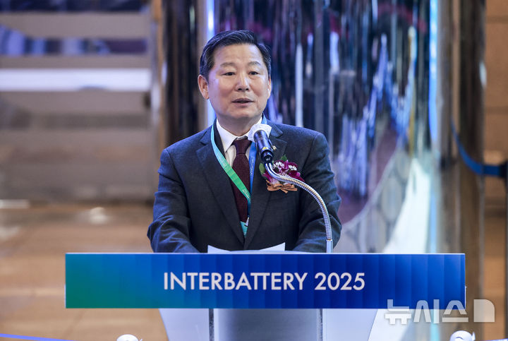 [서울=뉴시스] 정병혁 기자 = 이철규 국회 산업통상자원중소벤처기업위원회 위원장이 5일 서울 강남구 코엑스에서 열린 인터배터리 2025 개막식에서 축사를 하고 있다. 2025.03.05. jhope@newsis.com