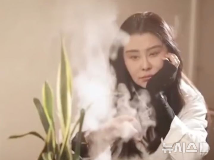 [서울=뉴시스] '천녀유혼'으로 유명세를 탄 배우 왕조현이 캐나다에 뜸 치료 센터를 열어 화제다. (사진=웨이보)