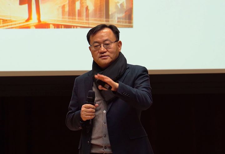 [서울=뉴시스]명노현 LS 부회장이 LS미래원에서 열린 'LS 팀장 컨퍼런스 2025'에서 팀장들을 대상으로 CEO 특강을 진행하고 있다. (사진 = LS) 2025.03.06. photo@newsis.com *재판매 및 DB 금지