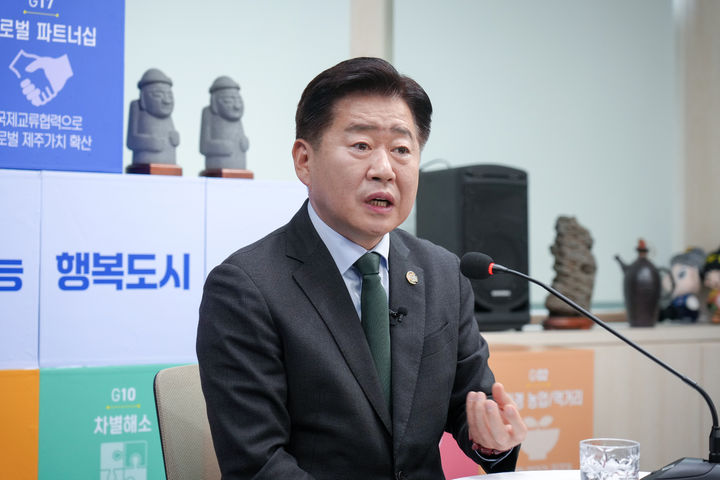 [제주=뉴시스] 오영훈 제주도지사가 6일 제주도청에서 기자간담회를 하고 있다. (사진=제주도 제공) 2025.03.06. photo@newsis.com *재판매 및 DB 금지