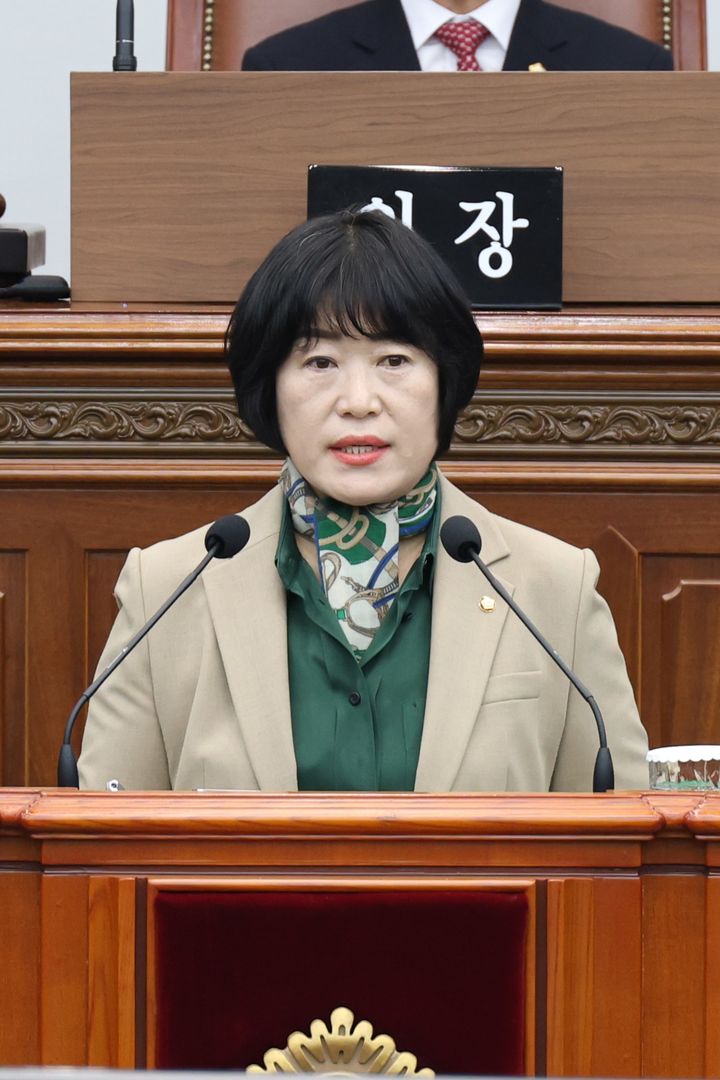 [창원=뉴시스] 강경국 기자 = 김혜란 경남 창원시의원이 6일 열린 제141회 임시회 제1차 본회의 5분 발언을 하고 있다. (사진=창원시의회 제공). 2025.03.06. photo@newsis.com *재판매 및 DB 금지