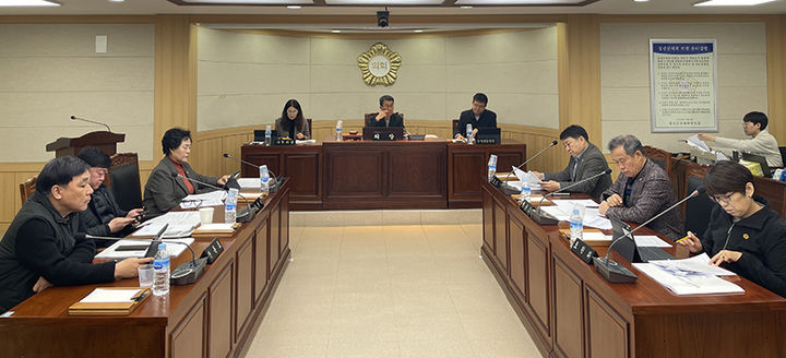 6일 정선군의회는 특별위원회 회의실에서 3월 정례 간담회를 개최하고 있다.(사진=정선군 제공) *재판매 및 DB 금지