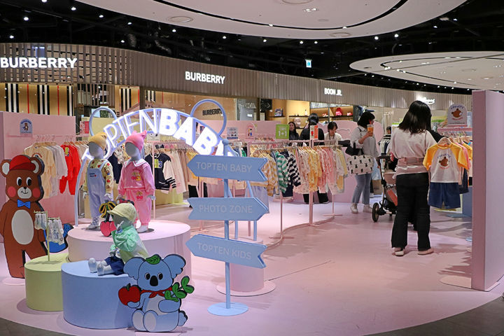 [대구=뉴시스] 대구 신세계백화점 7층 행사장에서 '탑텐 베이비' 팝업스토어가 운영되고 있다. (사진=대구 신세계백화점 제공) 2025.03.06. photo@newsis.com *재판매 및 DB 금지