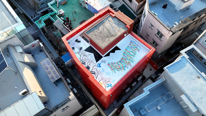 [대구=뉴시스] 청문당 루프탑에 마련된 플로어 드로잉 작품. (사진=행복북구문화재단 제공) 2025.03.06. photo@newsis.com *재판매 및 DB 금지