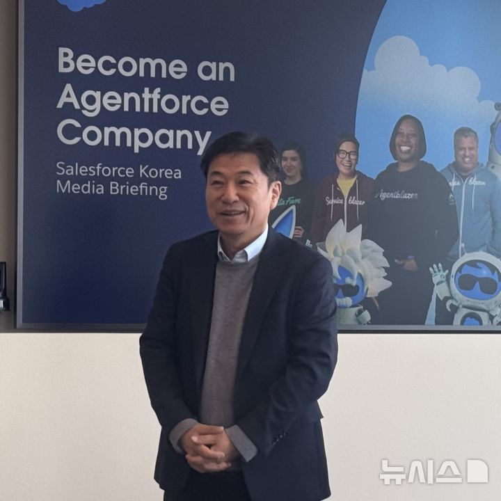 [서울=뉴시스] 윤정민 기자 = 손부한 세일즈포스 코리아 대표(사진)가 6일 오후 서울 영등포구 세일즈포스 코리아 사무실에서 열린 기자간담회에서 인사말을 하고 있다. 2025.03.06. alpaca@newsis.com