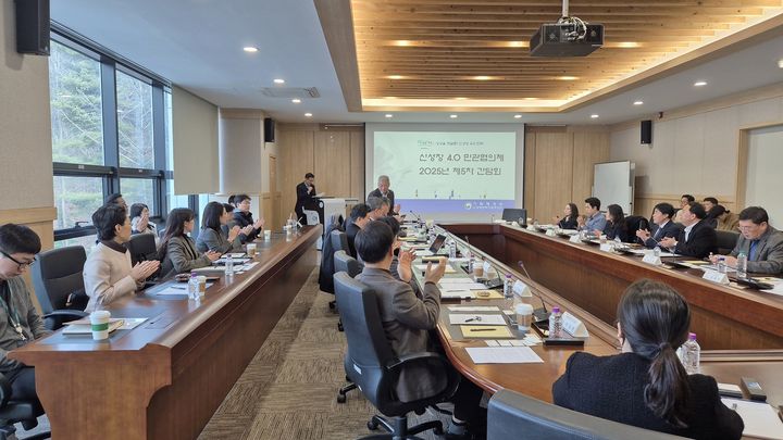 [대전=뉴시스]기획재정부 신성장전략기획추진단은 대전시와 6일 대전 한국화학연구원에서 생명과학(바이오)경제 핵심 성장동력인 혁신신약 개발 현황을 점검하고 신성장 4.0 민관협의체 간담회를 가졌다. 2025. 03. 06 photo@newsis.com *재판매 및 DB 금지