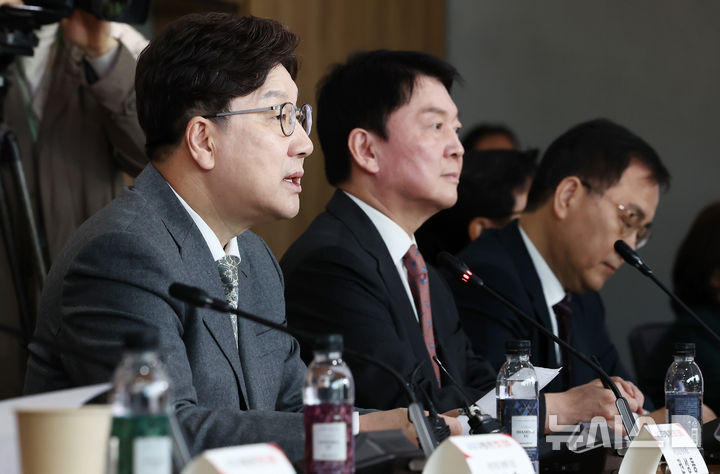 [서울=뉴시스] 김진아 기자 = 권성동 국민의힘 원내대표가 6일 서울 강서구 LG AI 연구원에서 열린 'AI G3 도약을 위한 현장 간담회'에서 발언하고 있다. (공동취재) 2025.03.06. photo@newsis.com