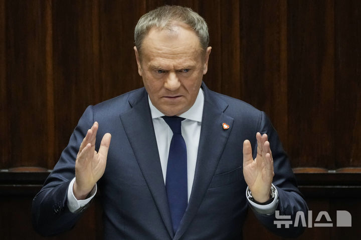 도날드 투스크 폴란드 총리가 지난 3월 7일 폴란드 바르샤바의 하원에서 연설하고 있다.리투아니아, 라트비아, 에스토니아 등 발트 3국과 폴란드는3월18일 러시아가 북대서양조약기구(나토)의 최전선 국가들에 위협을 가함에 따라 대인지뢰를 금지하는 오타와 협약에서 탈퇴의사를 밝혔고 6월에는 유엔에 공식통보했다. 이에 따라서 6개월후인 12월 27일엔 공식 탈퇴가..