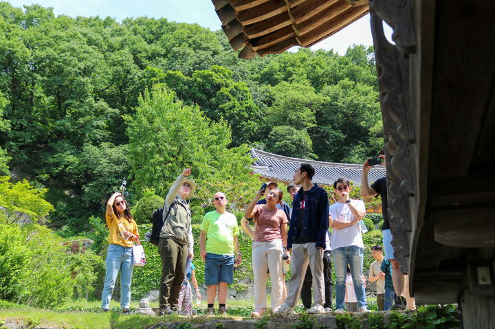 [영주=뉴시스] 부석사 해설 프로그램. (사진=소백산생태탐방원 제공) 2025.03.07. photo@newsis.com *재판매 및 DB 금지