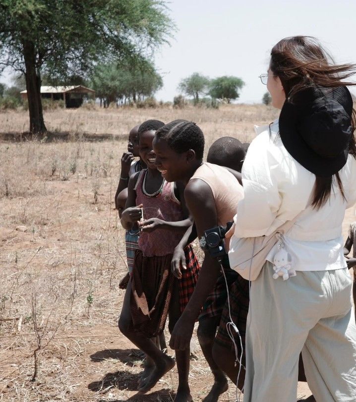 [서울=뉴시스] 배우 남보라가 아프리카에서 아이들과 시간을 보내고 있다. (사진=남보라 인스타그램 캡처) 2025.03.07. photo@newsis.com&nbsp; *재판매 및 DB 금지