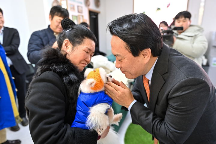 [서울=뉴시스] 서대문구, 유기동물 입양비 및 내장형 동물등록비 지원. 2025.03.07. (사진=서대문구 제공) *재판매 및 DB 금지