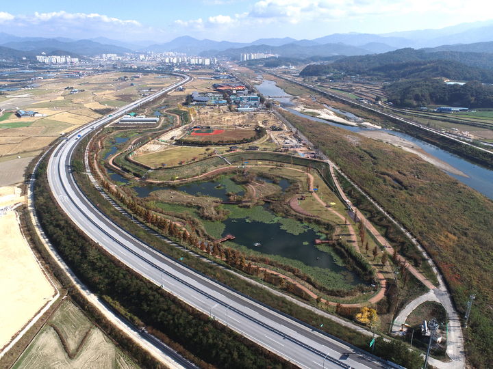 [남원=뉴시스] 기후대응 도시숲이 조성 중인 남원 요청생태습지공원. *재판매 및 DB 금지