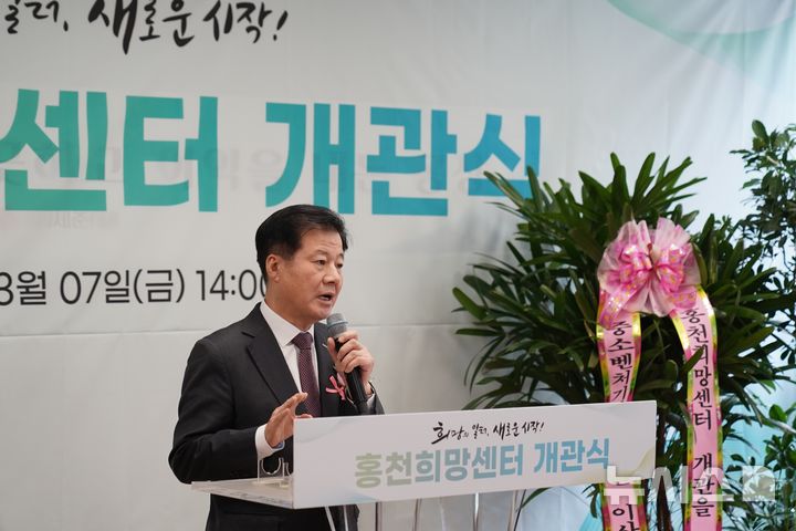[서울=뉴시스] 강석진 중소벤처기업진흥공단(중진공) 이사장이 7일 강원도 홍천군에서 열린 홍천희망센터 개관식에서 발언하고 있다. (사진= 중소벤처기업진흥공단 제공)