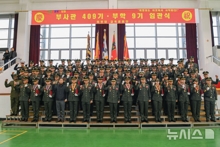 [포항=뉴시스] 안병철 기자 = 해병대 교육훈련단은 7일 상승관에서 올해 첫 부사관 임관식을 가졌다.(사진=해병대 교육훈련단 제공) 2025.03.07. photo@newsis.com