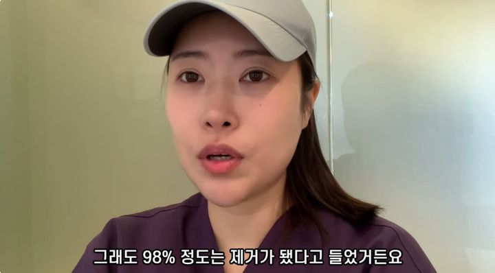 [서울=뉴시스] 코미디언 이세영이 7일 자신의 유튜브 채널 '영평티비'를 통해 가슴 재수술 후기를 공개했다. (사진=유튜브 채널 '영평티비' 화면 캡처) 2025.03.07 photo@newsis.com *재판매 및 DB 금지