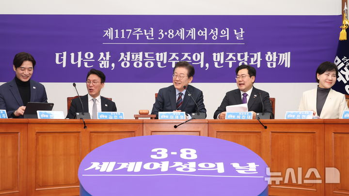 [서울=뉴시스] 고승민 기자 = 이재명 더불어민주당 대표가 7일 서울 여의도 국회에서 열린 최고위원회의를 주재하고 있다. 2025.03.07. kkssmm99@newsis.com