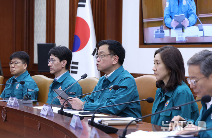[서울=뉴시스] 조수정 기자 = 최상목 대통령 권한대행 부총리 겸 기획재정부 장관이 7일 정부서울청사에서 열린 제20차 국가테러대책위원회에서 발언하고 있다. 2025.03.07. chocrystal@newsis.com