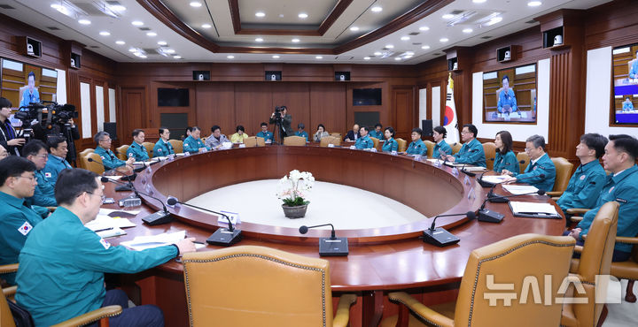 [서울=뉴시스] 조수정 기자 = 최상목 대통령 권한대행 부총리 겸 기획재정부 장관이 7일 정부서울청사에서 열린 제20차 국가테러대책위원회를 주재하고 있다. 2025.03.07. chocrystal@newsis.com
