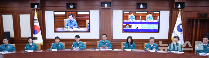 [서울=뉴시스] 조수정 기자 = 최상목 대통령 권한대행 부총리 겸 기획재정부 장관이 7일 정부서울청사에서 열린 제20차 국가테러대책위원회를 주재하고 있다. 2025.03.07. chocrystal@newsis.com