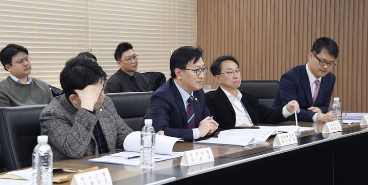 [서울=뉴시스] 김범석 기획재정부 차관이 7일 오후 서울 중구 은행회관에서 열린 '외환건전성협의회'에서 발언하고 있다. (사진=기획재정부 제공) 2025.03.09. photo@newsis.com *재판매 및 DB 금지