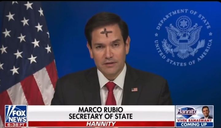 [서울=뉴시스] 마코 루비오 미국 국무장관이 5일 이마에 재로 십자가를 새긴채 폭스 뉴스에 출연해 인터뷰하고 있다.(출처: 폭스TV 캡처) 2025.03.08. *재판매 및 DB 금지