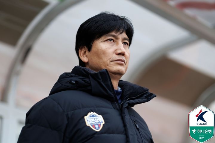 [서울=뉴시스]K리그1 김천 정정용 감독. (사진=한국프로축구연맹 제공)
