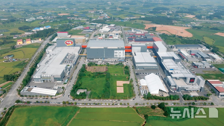 [서울=뉴시스] 하림산업이 전라북도 익산시에 12만3429㎡(약 3만6500평) 규모로 세운 공유주방인 '퍼스트키친'(First Kichen). (사진= 하림지주 제공) photo@newsis.com