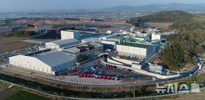 [서울=뉴시스] 하림산업이 전라북도 익산시에 12만3429㎡(약 3만6500평) 규모로 세운 공유주방인 '퍼스트키친'(First Kichen). (사진= 하림지주 제공) photo@newsis.com