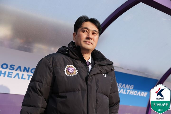 [서울=뉴시스]K리그1 안양 유병훈 감독. (사진=한국프로축구연맹 제공)