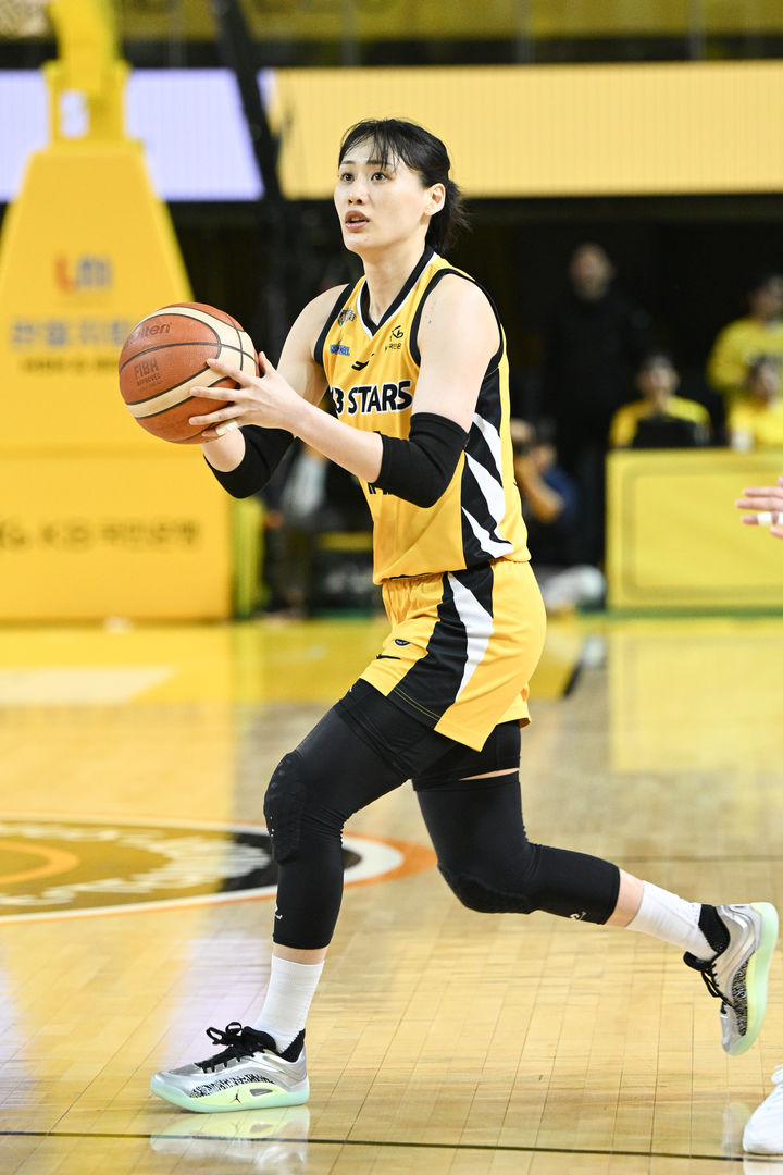 [서울=뉴시스] 여자프로농구 청주 KB국민은행의 강이슬. (사진=WKBL 제공) *재판매 및 DB 금지