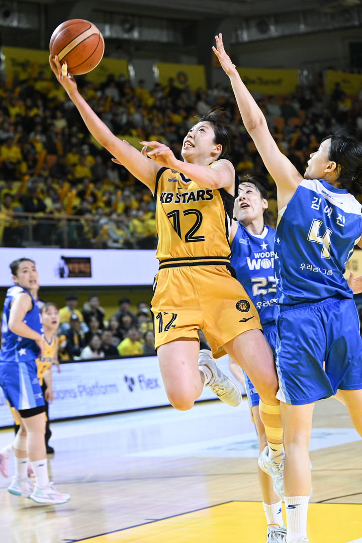 [서울=뉴시스] 여자프로농구 청주 KB국민은행의 나가타 모에. (사진=WKBL 제공) *재판매 및 DB 금지