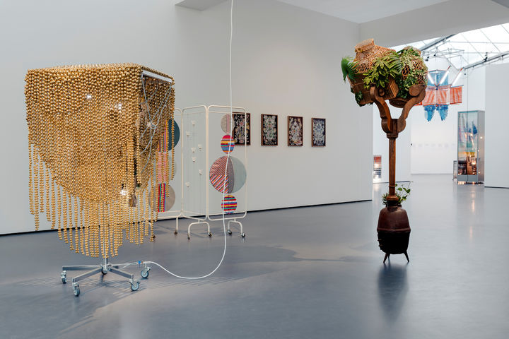 양혜규: 윤년 전시전경 네덜란드 쿤스트할 로테르담, 2025 Courtesy of the artist 사진: Marco De Swart 이미지 제공: 국제갤러리 *재판매 및 DB 금지