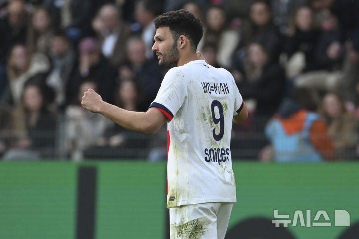 [렌=AP/뉴시스] 프랑스 프로축구 리그앙 파리 생제르맹(PSG)의 곤살루 하무스. 2025. 3. 8.