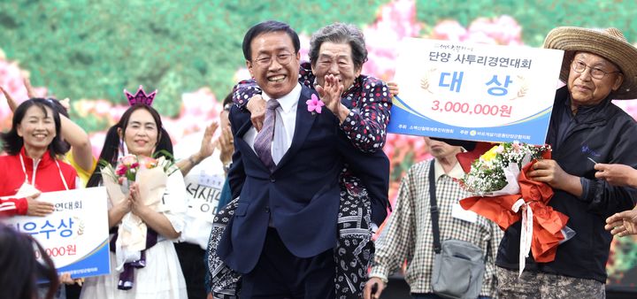 지난해 열린 단양 사투리 경연대회 *재판매 및 DB 금지