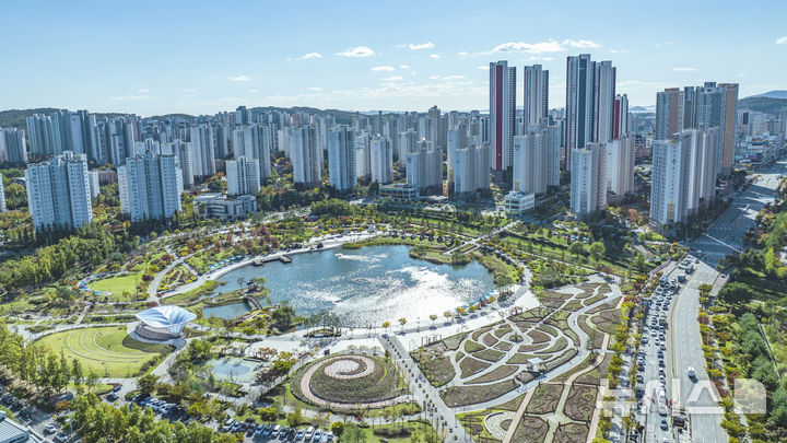 [김포=뉴시스] 정일형 기자 = 김포한강신도시 호수공원 전경. (사진은 김포시 제공)