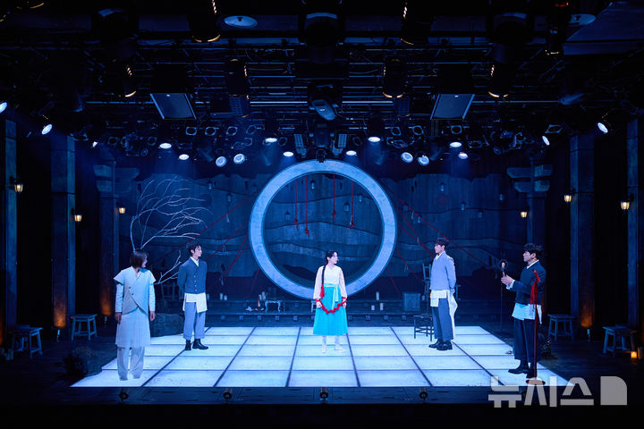[과천=뉴시스] 과천시가 올해 5개의 대형 기획 공연 무대에 올린다. (사진 과천시 제공=뮤지컬 홍련 공연 현장).2025.03.09.photo@newsis.com 