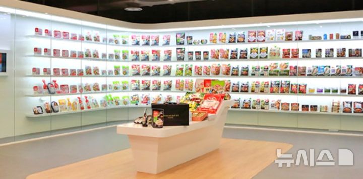 [서울=뉴시스] 하림의 신선한 닭고기를 만드는 과정과 식품 철학을 엿볼 수 있는 프레시 갤러리의 모습. (사진= 하림지주 제공) photo@newsis.com