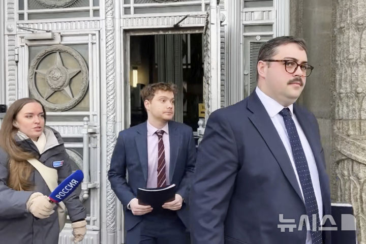 영국, 러시아 외교관 자격 취소…자국 외교관 간첩 혐의 추방 맞대응