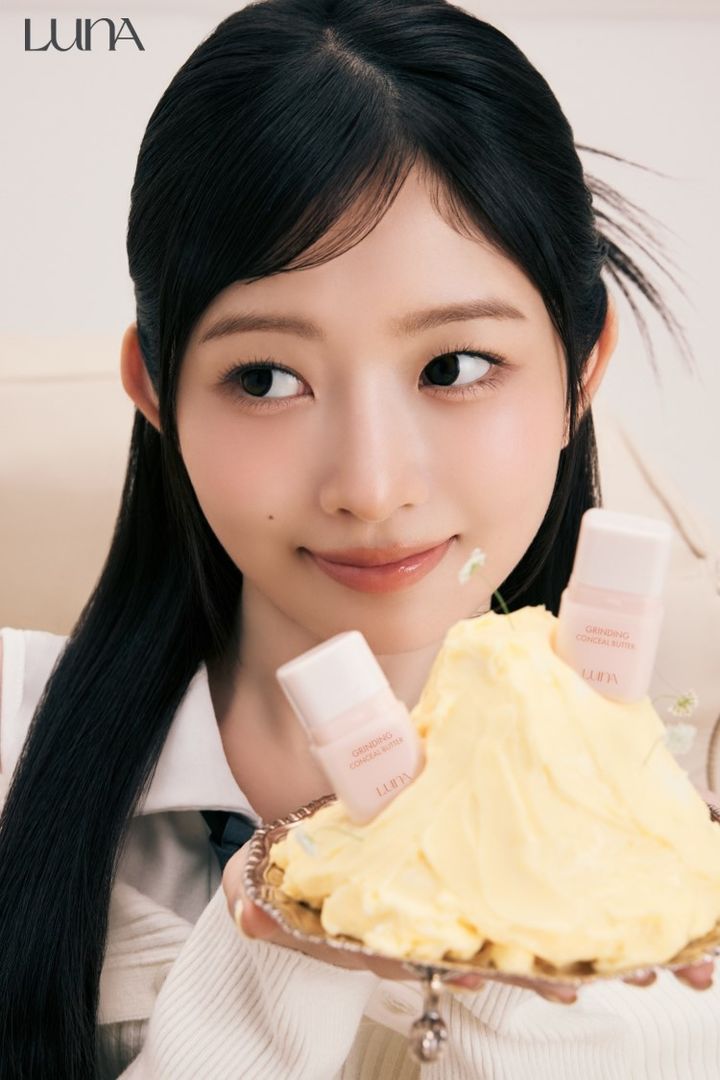 [서울=뉴시스] 애경산업의 메이크업 전문 브랜드 '루나(LUNA)'가 원하는 만큼 갈아서 사용할 수 있는 '그라인딩 컨실 버터(GRINDING CONCEAL BUTTER)'를 출시했다고 10일 밝혔다. (사진=애경산업 제공) *재판매 및 DB 금지