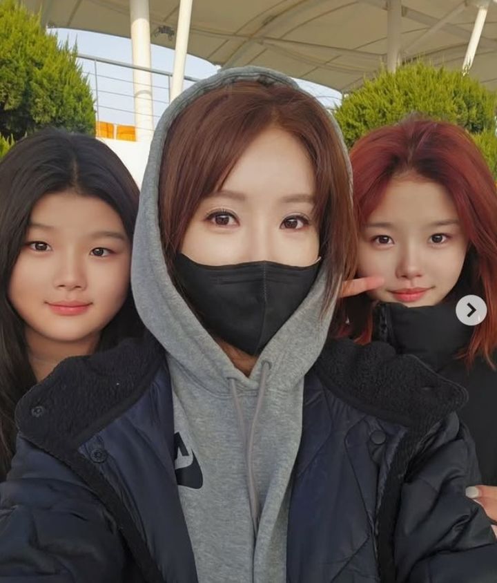 [서울=뉴시스] 전 축구선수 이동국 아내 이수진이 두 딸과 근황을 공개했다. (사진=이수진 인스타그램 캡처) 2025.03.10. photo@newsis.com&nbsp;&nbsp; *재판매 및 DB 금지