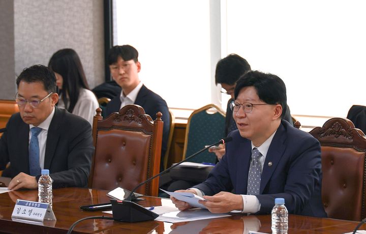 [서울=뉴시스] 김소영 금융위원회 부위원장이 10일 시장 전문가들과 '금융시장 현안 점검·소통회의'를 개최하고 있다. (사진=금융위원회) photo@newsis.com *재판매 및 DB 금지